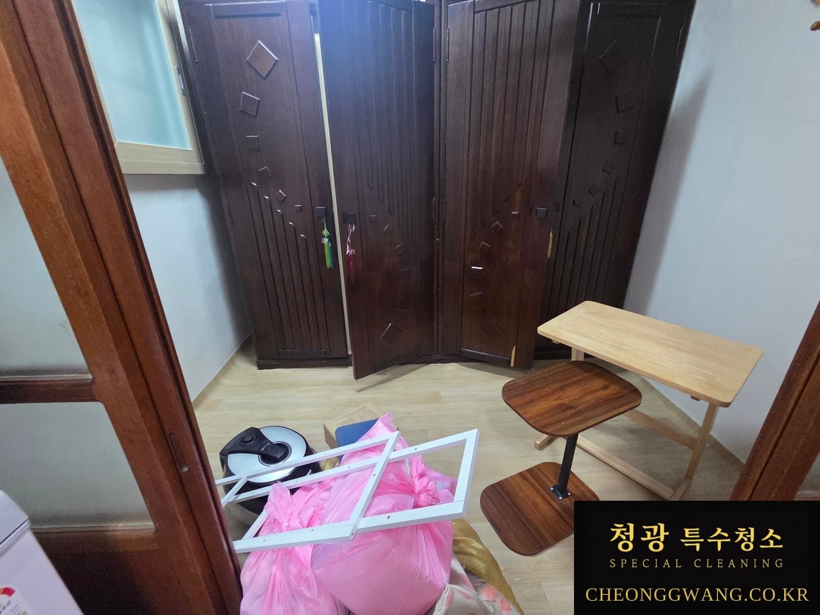 부산 동구 두 세대 유품정리 분류·반출 중 현장 11