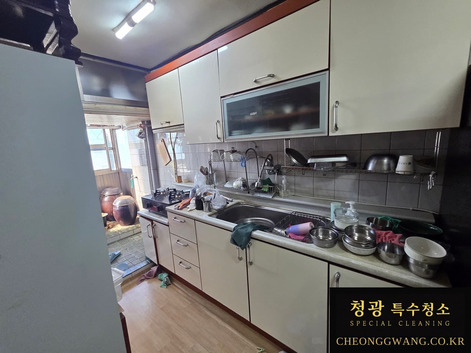 부산 동구 두 세대 유품정리 작업 전 현장 2