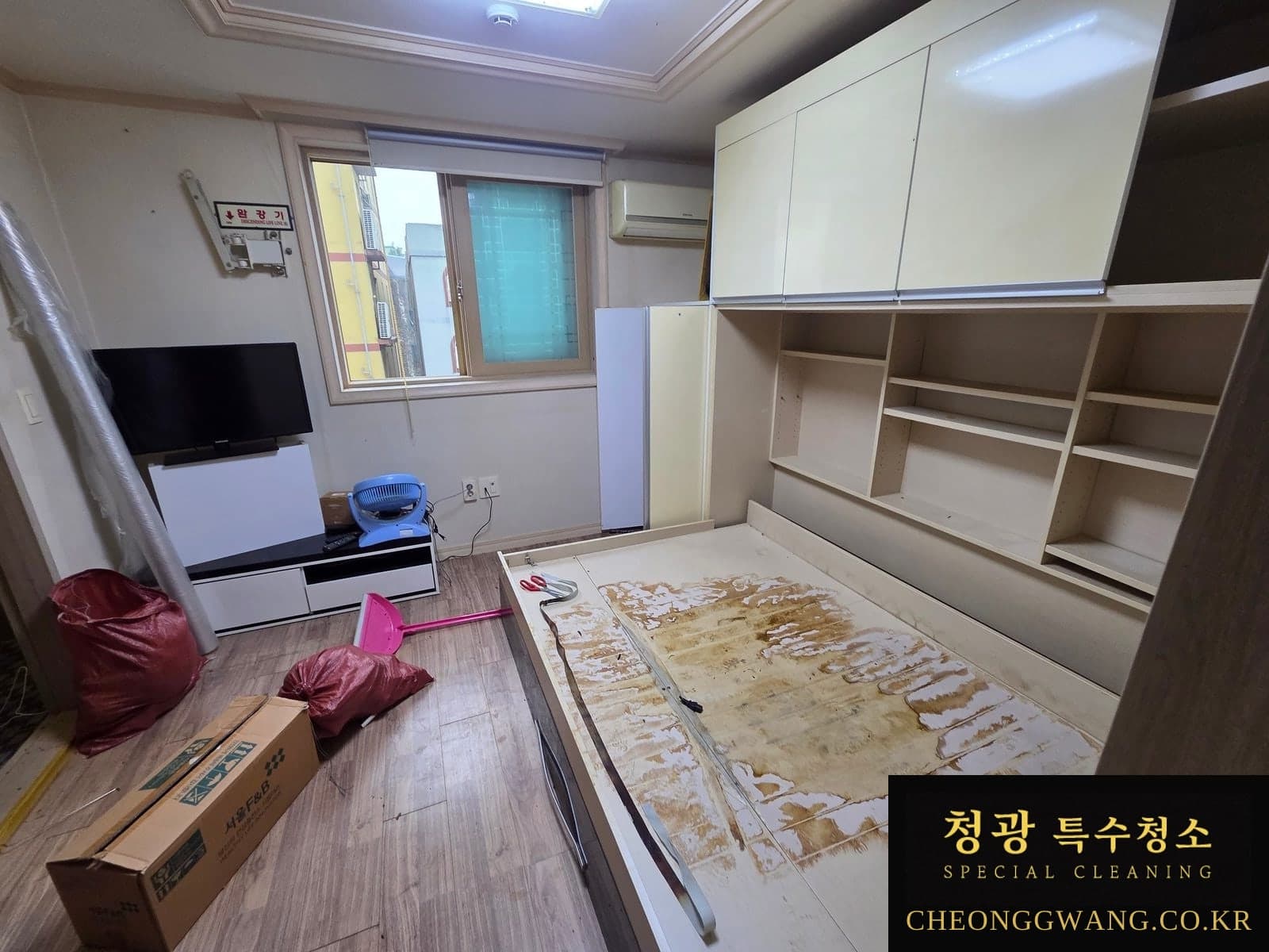 부산 고독사청소 매트리스 반출 후 침실