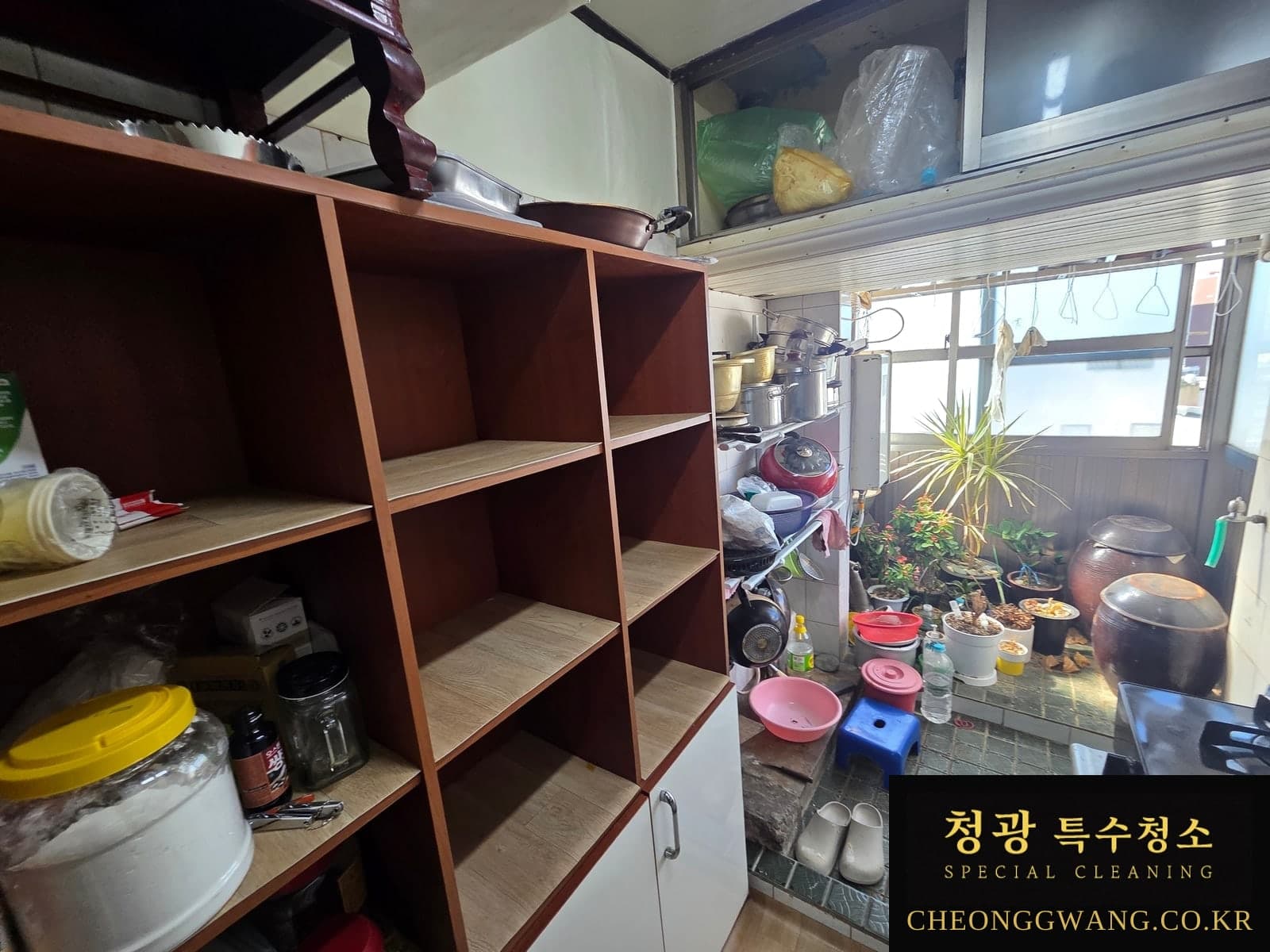 부산 동구 두 세대 유품정리 작업 전 현장 3