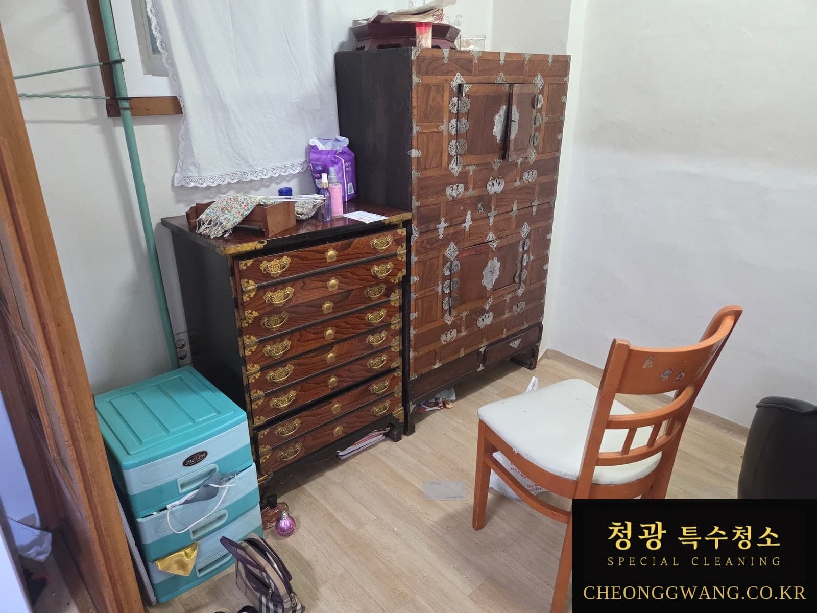 부산 동구 두 세대 유품정리 작업 전 현장 6