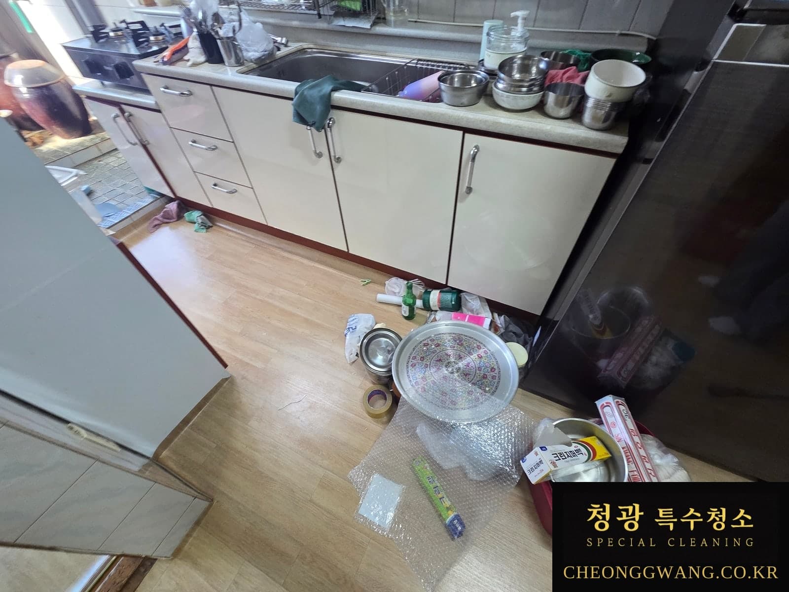 부산 동구 두 세대 유품정리 작업 전 현장 4