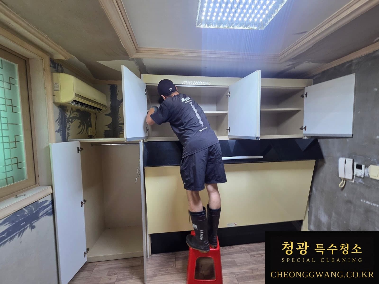 부산 고독사청소 붙박이장 내부 세척
