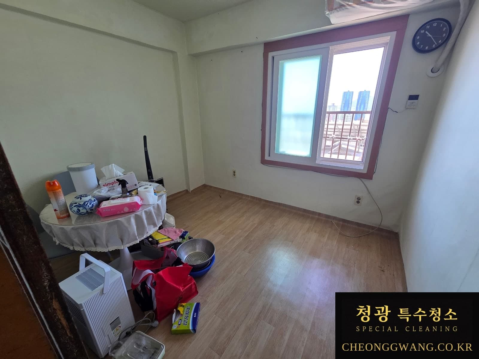 부산 동구 두 세대 유품정리 분류·반출 중 현장 15